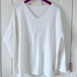 Unknown brand. Xxl. White v-neck sweater.